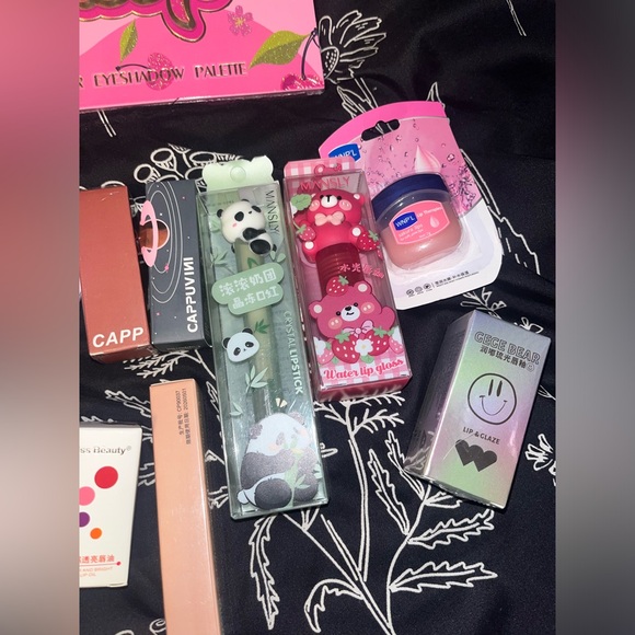 SOLD!!! makeup bundle - Picture 2 of 4